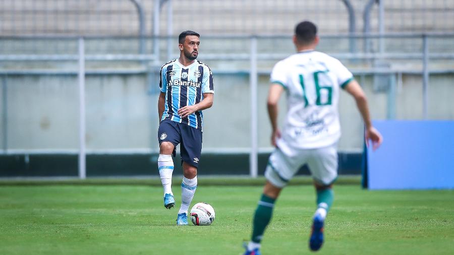 Lateral direito sentiu lesão muscular aos 13 minutos do primeiro tempo contra o Guarani - Lucas Uebel/Grêmio FBPA