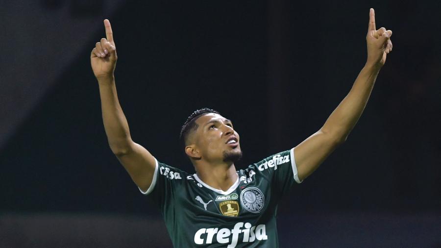 Rony, do Palmeiras, comemora gol contra o Cerro Porteño pela Copa Libertadores - NELSON ALMEIDA / AFP