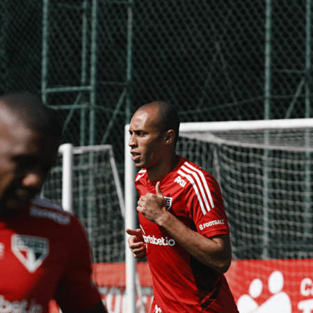 Miranda, zagueiro do São Paulo, em último treino da equipe antes de enfrentar o América-MG pela Copa do Brasil - São Paulo FC