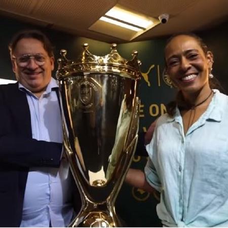 Ficheiro:Taça da Copa Paulista feminina na sala de troféus do Palmeiras.jpg  – Wikipédia, a enciclopédia livre