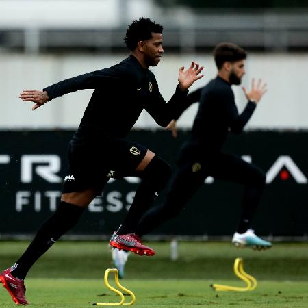 Gil e Yuri Alberto durante sessão de treino do Corinthians - Rodrigo Coca/Ag. Corinthians