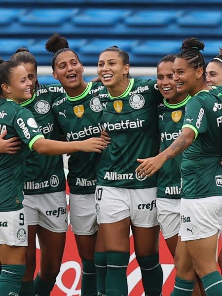 Jogadoras do Palmeiras comemoram gol de Bia Zaneratto contra o Barcelona de Guayaquil, pela Libertadores feminina