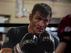 Miocic nega acusações de 'travar' a categoria dos pesados do UFC: "Parem de chorar"