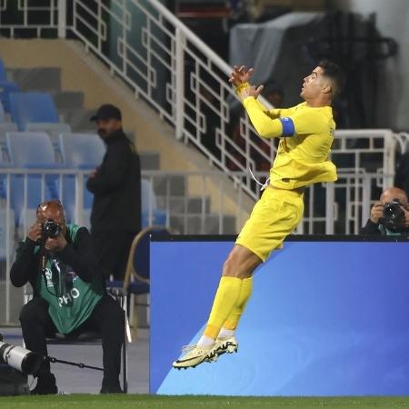 Cristiano Ronaldo comemorando seu gol durante o jogo entre Al Nassr e Al-Fahya