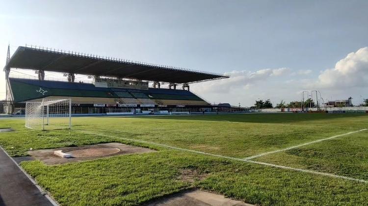 Estádio Zerão, em Macapá, é "cortado" pela linha do Equador