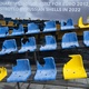 Ucrânia expõe assentos de estádio destruídos por bombas para lembrar Euro da guerra