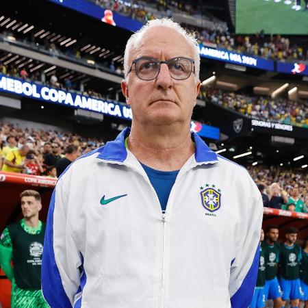 Dorival Júnior, técnico do Brasil, durante jogo contra o Uruguai