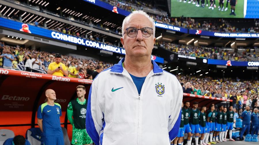 Dorival Júnior, técnico do Brasil, durante jogo contra o Uruguai