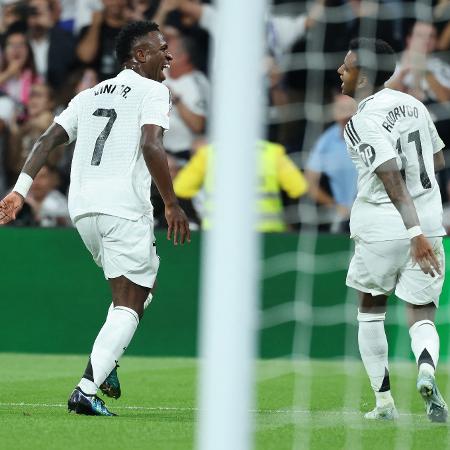 Vini Jr. e Rodrygo comemoram gol do Real Madrid contra o Espanyol no Campeonato Espanhol - Thomas Coex/AFP