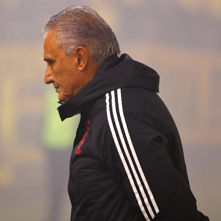 Tite, técnico do Flamengo, durante jogo contra Peñarol - Ernesto Ryan/Getty Images