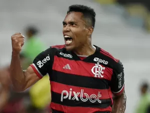 Alex Sandro sente desconforto na coxa e desfalca o Flamengo contra o Bahia