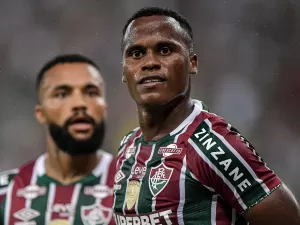 Fluminense sai da Z4 com milagre de Fábio e gol de Arias