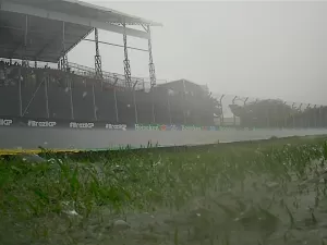 F1 adia classificação para domingo após forte chuva; corrida será mais cedo