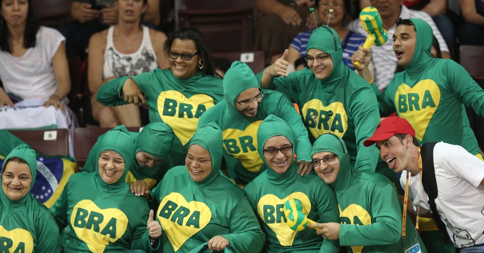 Torcida brasileira apoia lutadores nas finais do judô