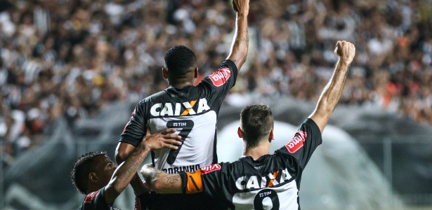 Jogadores do Atlético-MG comemoram gol sobre o Inter, no estádio Independência, em Belo Horizonte - Bruno Cantini/Atlético