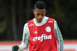 Tchê Tchê é denunciado no STJD e pode perder dérbi contra o Corinthians 