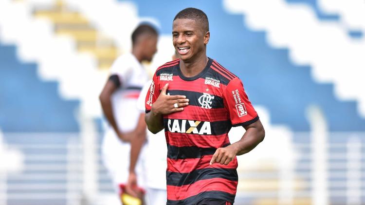 Bill atuou no Flamengo do sub-17 até o profissional, onde fez três partidas em 2019