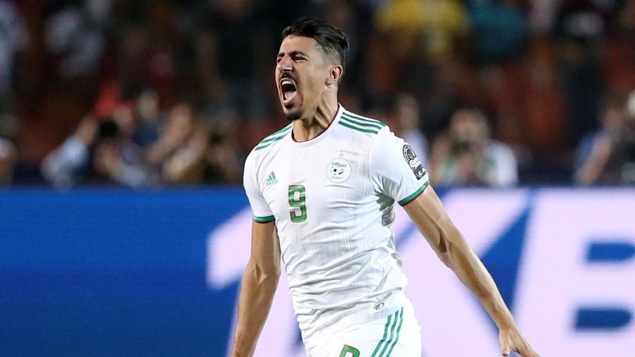 Baghdad Bounedjah comemora seu gol para a seleção da Argélia contra Senegal na final da Copa Africana das Nações - REUTERS/Suhaib Salem