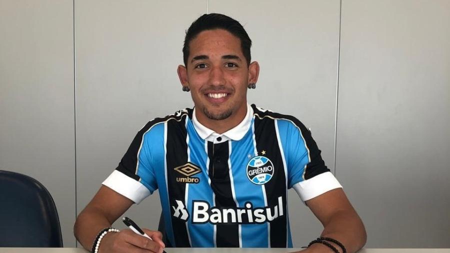 Jhonata Robert renova contrato com o Grêmio até o fim de 2022 - Divulgação