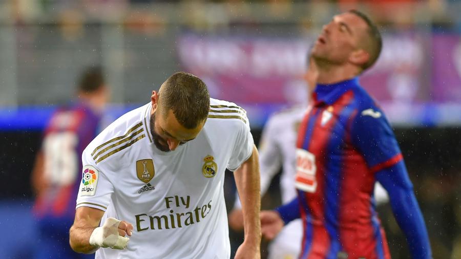 Benzema, do Real Madrid, comemora gol contra o Eibar - Ander Gillenea/AFP