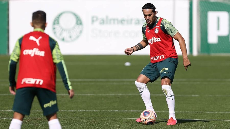 Gustavo Gómez em ação em treino do Palmeiras na Academia de Futebol - Cesar Greco/Palmeiras