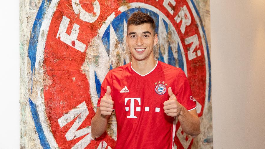 Marc Roca chega ao centro de treinamento do Bayern de Munique - Reprodução/Twitter/Bayern