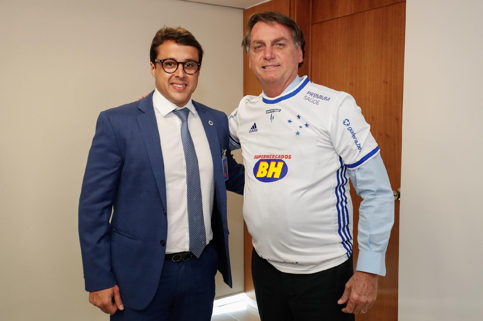 Bolsonaro veste camisa do cruzeiro Clearance