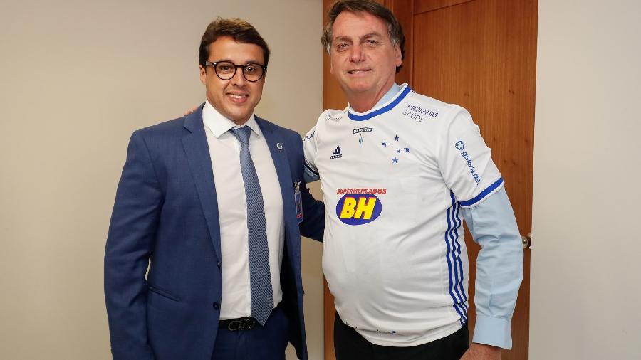 Jair Bolsonaro veste camisa do Cruzeiro - Alan Santos/Presidência da República