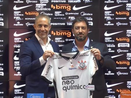 Duilio garante permanência do técnico Sylvinho mesmo em caso de derrota contra o Inter