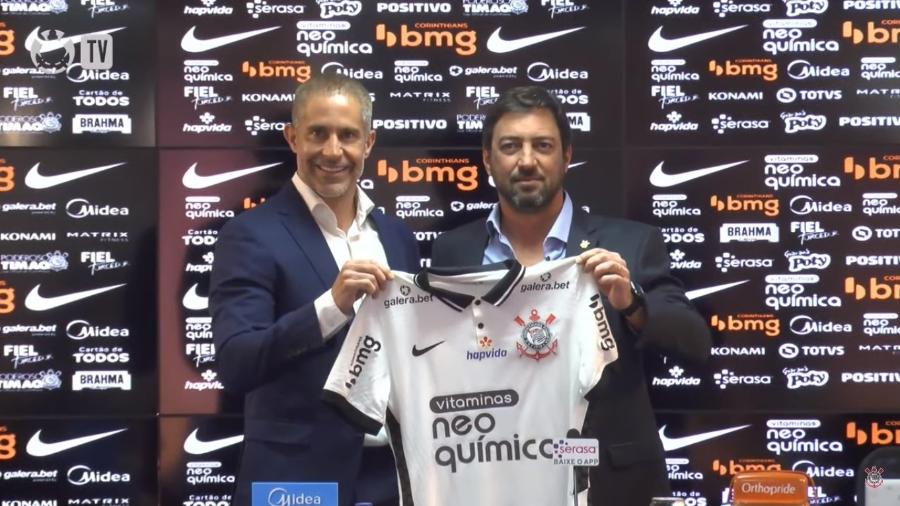 Sylvinho e o presidente do Corinthians Duilio Monteiro Alves - Reprodução/TV Corinthians
