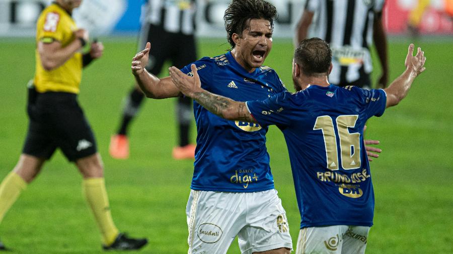 Botafogo e Cruzeiro empataram no primeiro turno em um jogo de muitos gols no estádio Nilton Santos, no Rio de Janeiro - Jorge Rodrigues/Jorge Rodrigues/AGIF