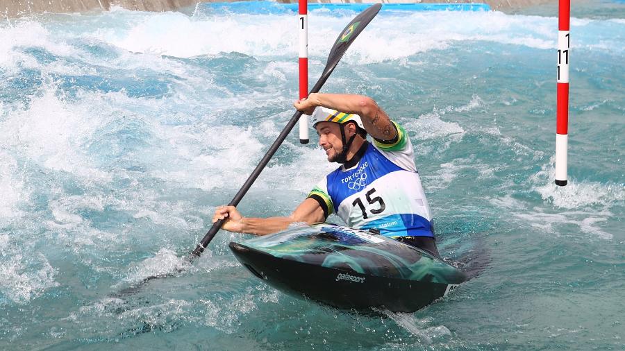 Pepê Gonçalves para nas semifinais da canoagem slalom K1 nas Olimpíadas de Tóquio - Stoyan Nenov/Reuters