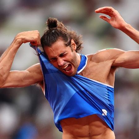 01.ago.2021 - Italiano Gianmarco Tamberi comemora medalha de ouro no salto em altura