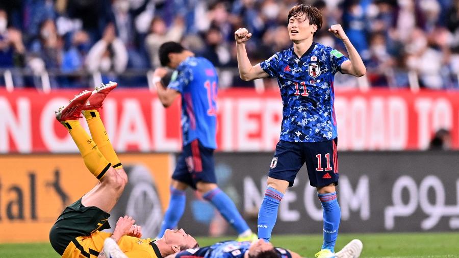 O atacante japonês Kyogo Furuhashi comemora vitória nas Eliminatórias para a Copa do Mundo do Catar em 2022 - CHARLY TRIBALLEAU / AFP