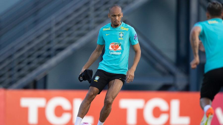 Fabinho durante treino da seleção brasileira em Manaus; ele fará o terceiro jogo seguido como titular amanhã (14) - Lucas Figueiredo/CBF