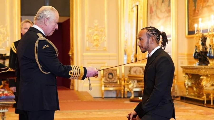 Lewis Hamilton recebe título de cavaleiro da Ordem do Império Britânico em cerimônia com Príncipe Charles no Castelo de Windsor - Divulgação/The Royal Family