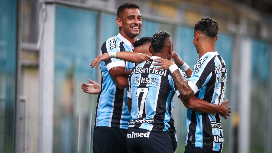 Jogadores do Grêmio comemoram gol em vitória sobre o Guarany de Bagé - Lucas Uebel/Grêmio