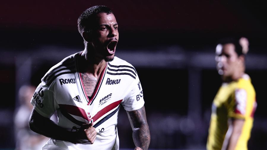 Diego Costa, zagueiro do São Paulo, comemora gol contra o Manaus pela Copa do Brasil - Ettore Chiereguini/AGIF