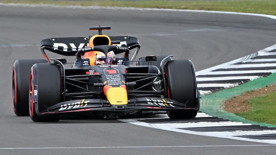 Max Verstappen, da Red Bull, durante treino livre para o  GP da Grã-Bretanha neste sábado (2) - Justin Tallis/AFP