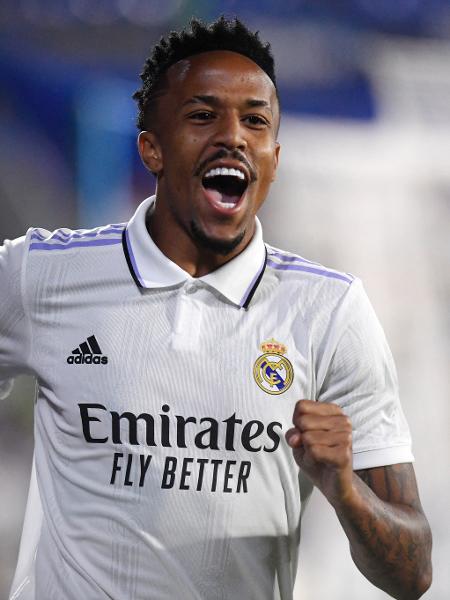 Zagueiro brasileiro Éder Militão comemora gol pelo Real Madrid pelo Campeonato Espanhol. - OSCAR DEL POZO CANAS / AFP