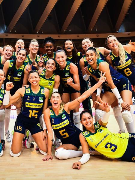 Jogadoras do Brasil posando após jogo da Liga das Nações feminina - Reprodução