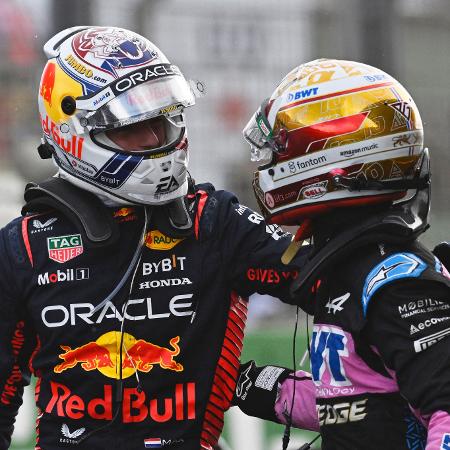 Max Verstappen, da Red Bull, e Pierre Gasly, da Alpine, após o GP da Holanda