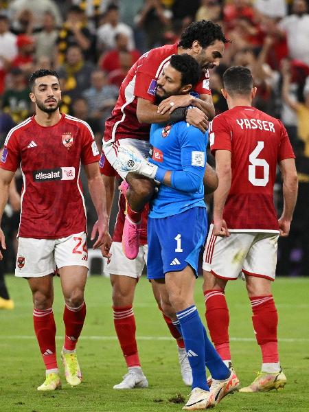Jogadores do Al Ahly comemoram a classificação para as semifinais do Mundial