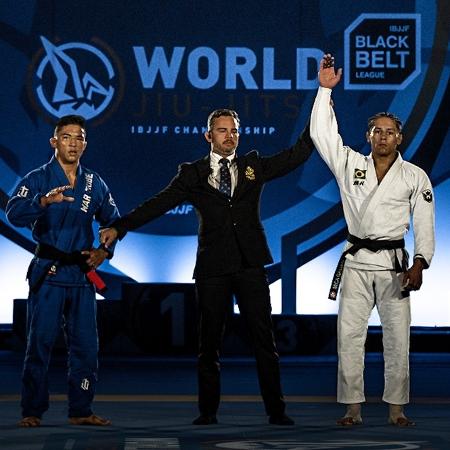 Mica Galvão venceu o mundial de jiu-jitsu aos 20 anos de idade 