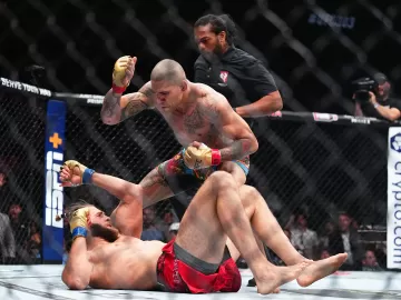 UFC 303: Alex Poatan dá show e vence Jiri Prochazka com nocaute brutal