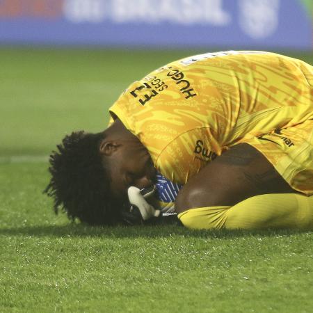 Hugo Souza, no jogo do Corinthians contra o Grêmio