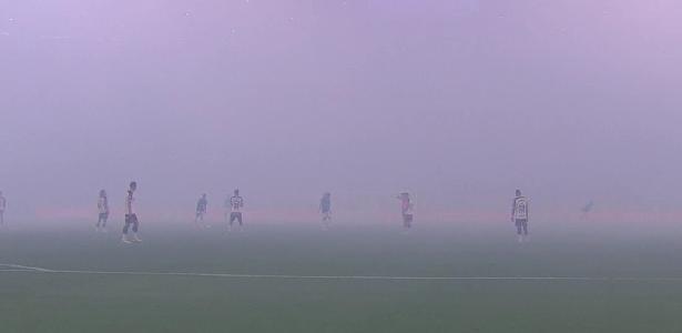 Fumaça de foguetório atrasa início do jogo entre Cruzeiro e Lanús