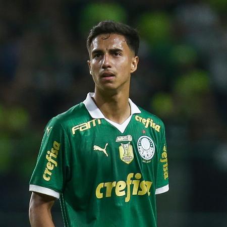 Vitor Reis, zagueiro do Palmeiras, no jogo contra o Flamengo