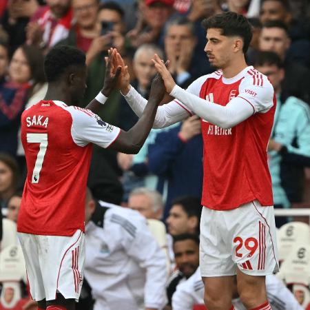 Jogadores do Arsenal celebram na vitória sobre o Newcastle, pelo Campeonato Inglês Jogadores do Arsenal celebram na vitória sobre o Newcastle, pelo Campeonato Inglês