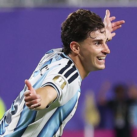 Alvarez comemora gol da Argentina sobre a Suíça em jogo da Copa do Mundo